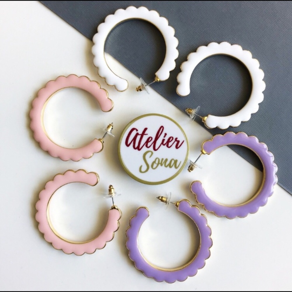 CLEARANCE!💋FINAL PRICE 🎉 Scalloped hoop earrings - Picture 3 of 5